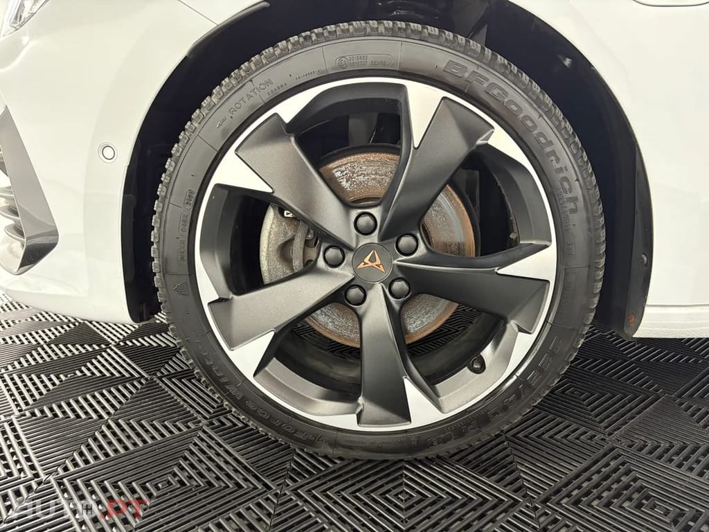 Cupra Leon 1.4 e-Hybrid MID DSG