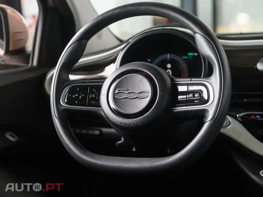 Fiat 500e Action