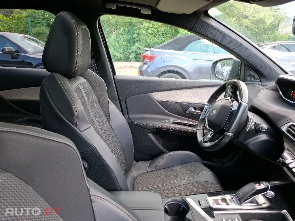 Peugeot 3008 1.5 BlueHDi GT EAT8