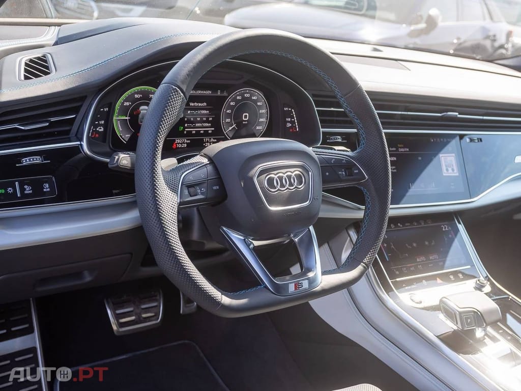 Audi Q8 60 TFSIe S line Matrix