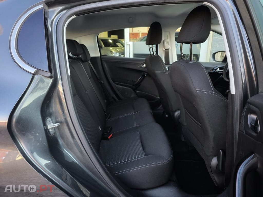 Peugeot 208 1.2 PureTech Allure EAT6