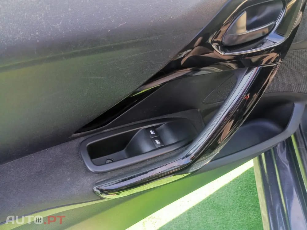 Peugeot 208 PureTech 82 Winter Edition