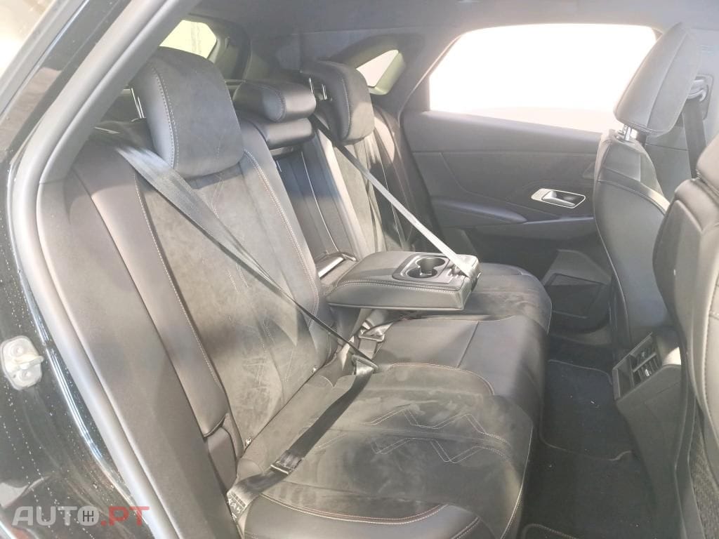 DS DS7 Crossback E-Tense Performance Line EAT8