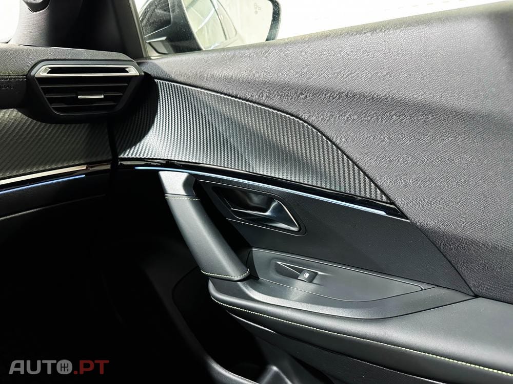 Peugeot E-2008 54 kWh GT