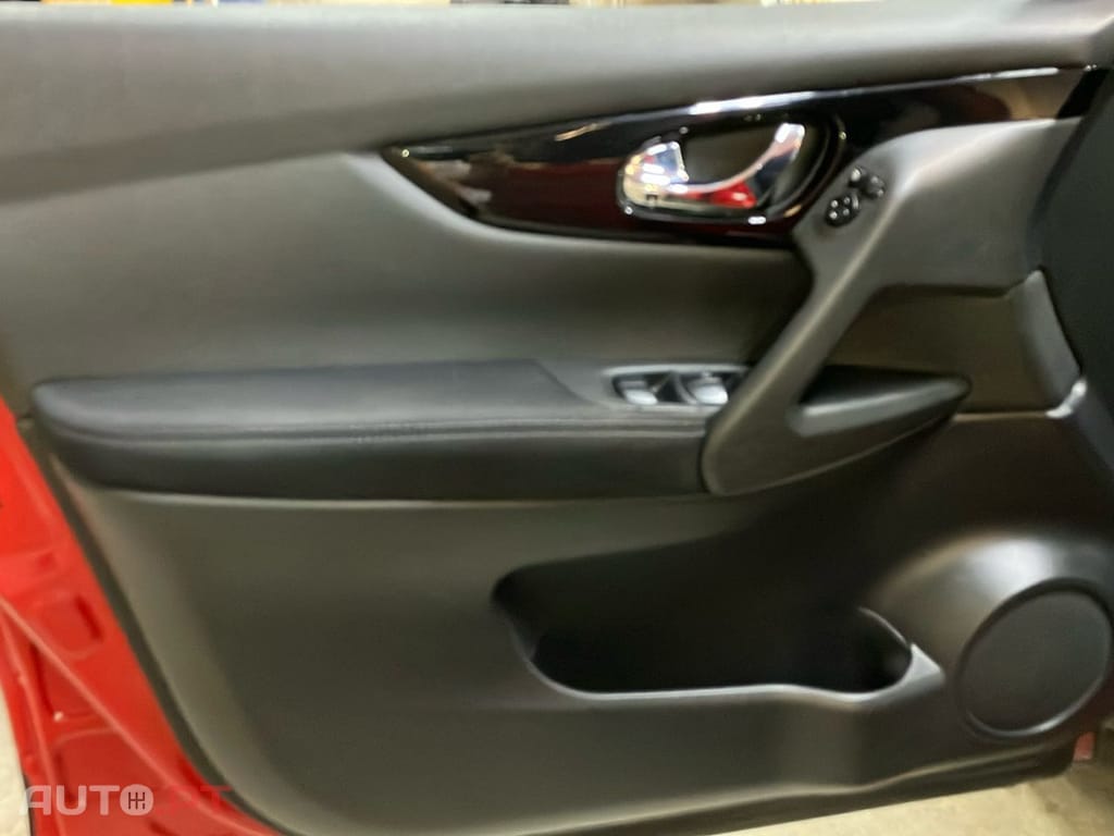Nissan Qashqai 1.6 dCi N-Connecta J18