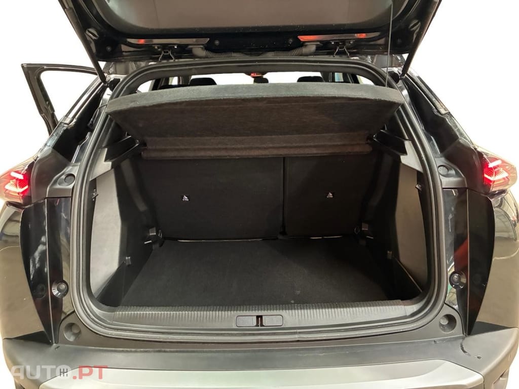 Peugeot 2008 1.2 Hybrid Style e-DCS6