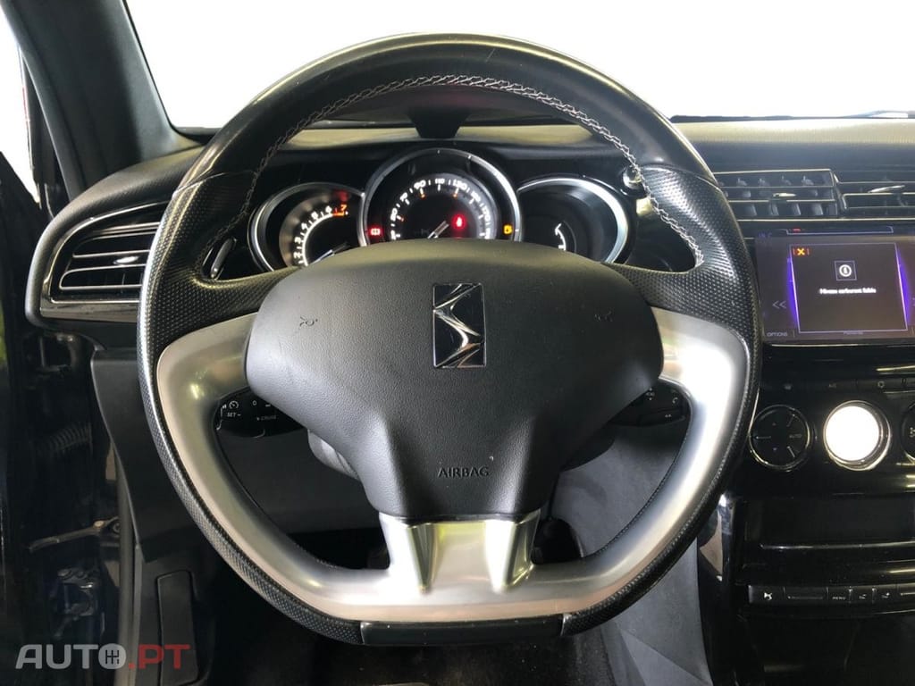 DS DS3 1.2 PureTech Black Lézard