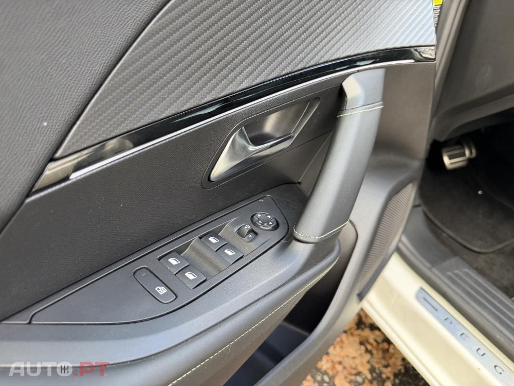 Peugeot E-2008 50 kWh GT Pack