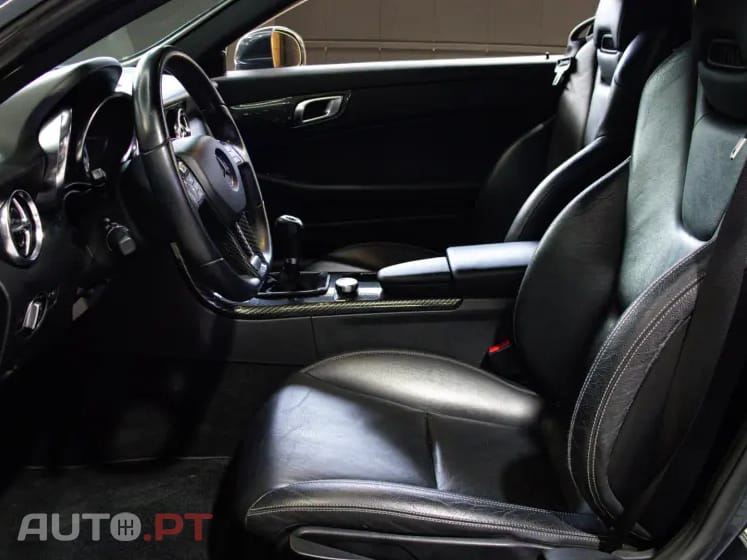 Mercedes-Benz SLK 200 Outro