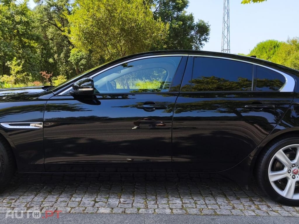 Jaguar XE 2.0 D Portfolio Aut.