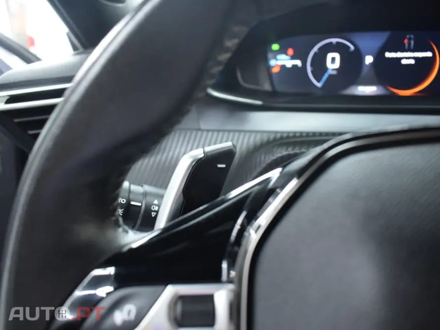 Peugeot 2008 1.2 PureTech Allure EAT8