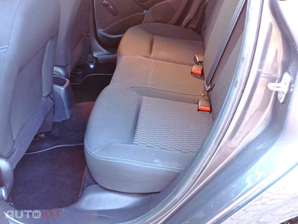 Peugeot 208 1.2 PureTech Signature 82 cv–Nacional