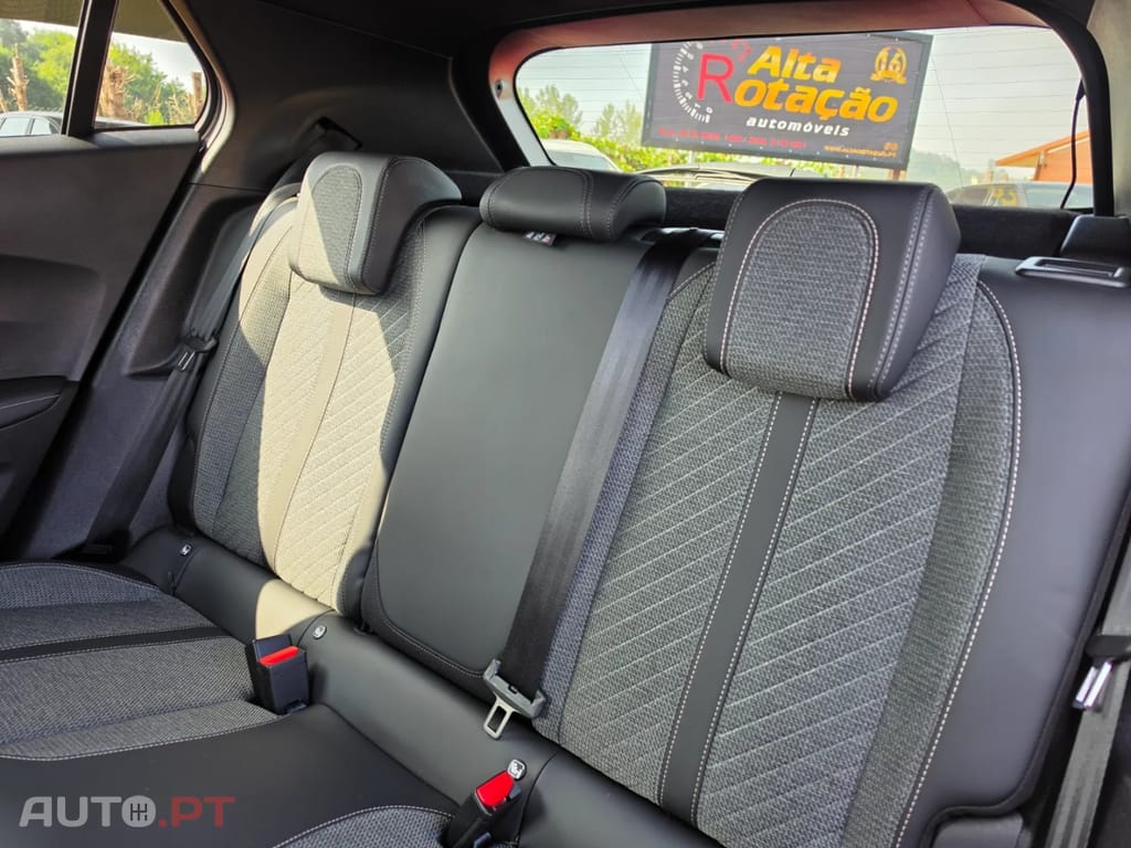 Peugeot 2008 Hybrid 136 e-DSC Allure
