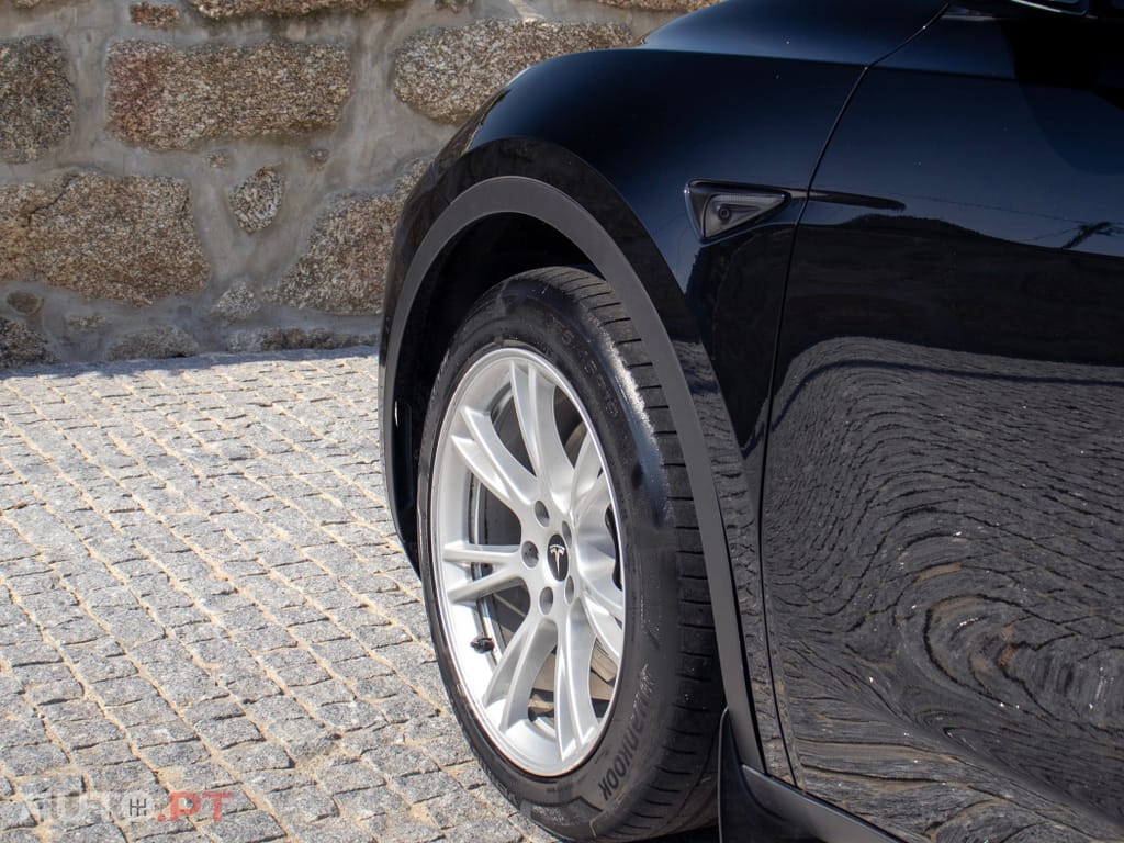 Tesla Model Y Long Range Dual Motor AWD