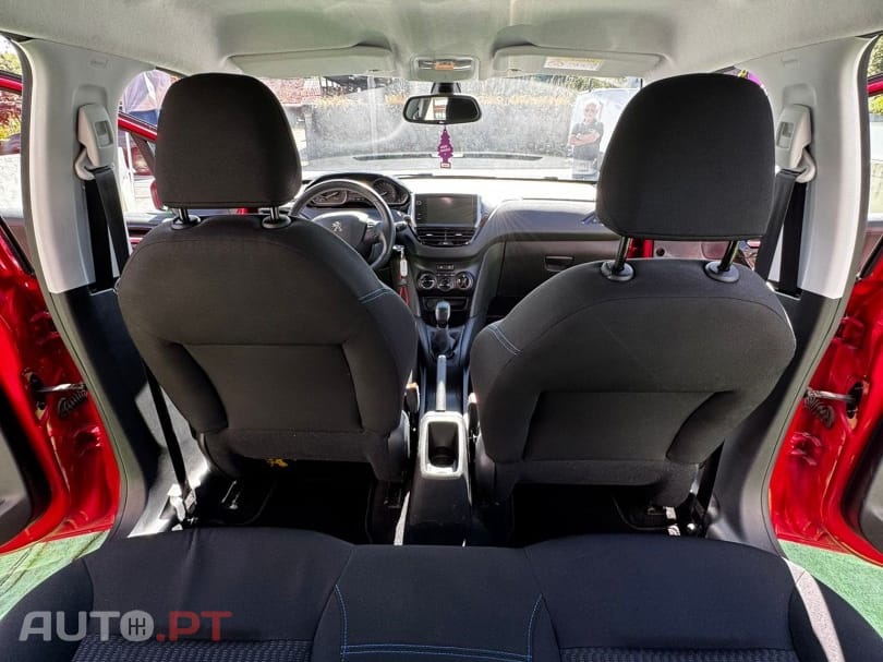 Peugeot 208 PureTech 82 Stop & Start Signature