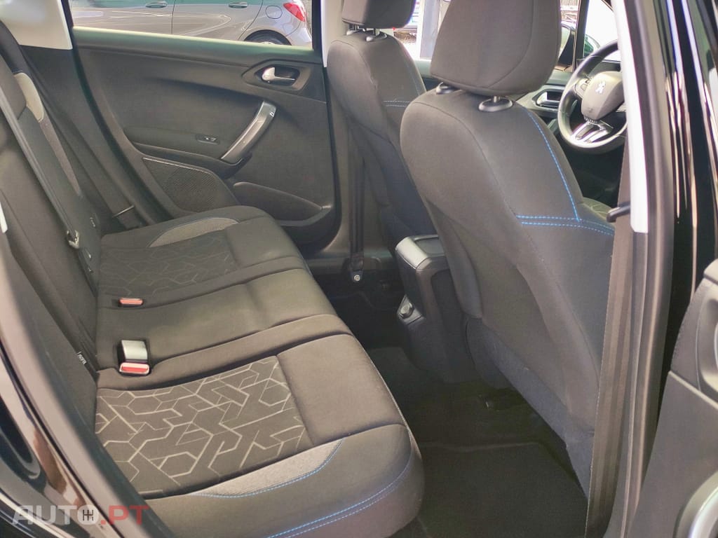 Peugeot 2008 1.2 PureTech Style