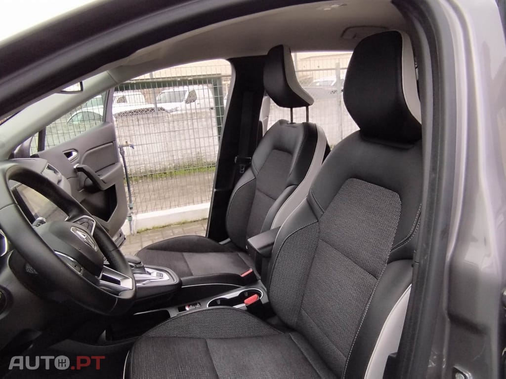 Renault Captur 1.6 E-Tech Plug-In Intens