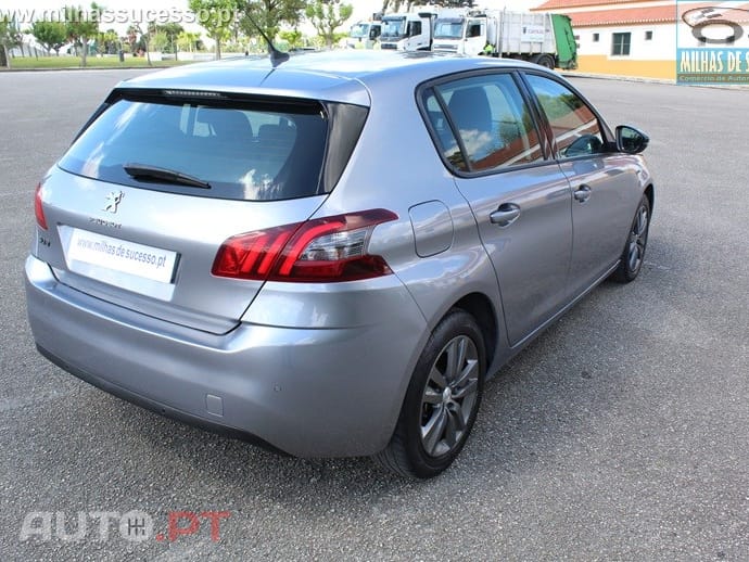 Peugeot 308 1.5 BlueHDI STYLE Aut. 131 CV