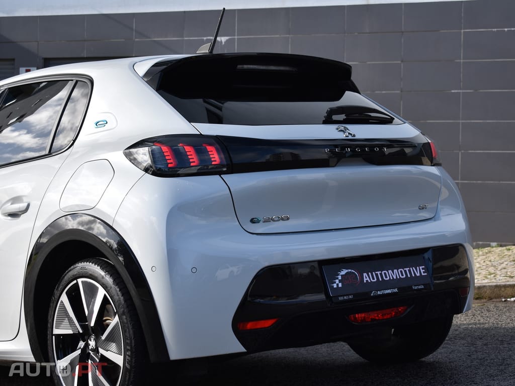 Peugeot E-208 50 kWh GT
