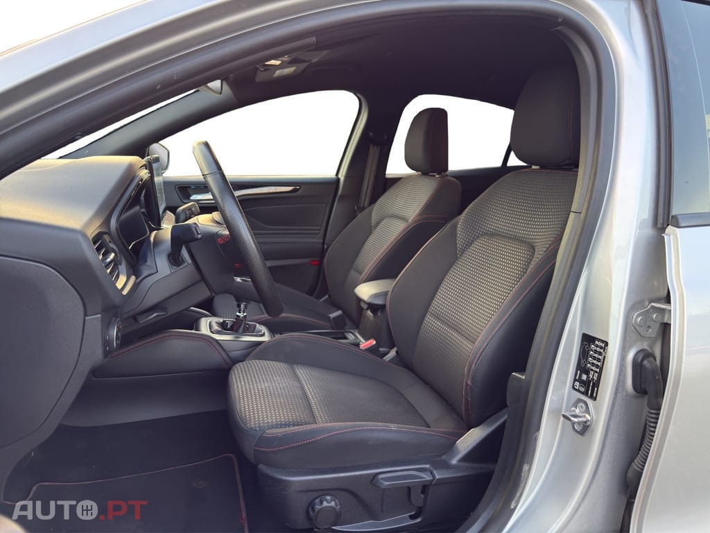 Ford Focus 1.0 EcoBoost Hybrid ST-LINE