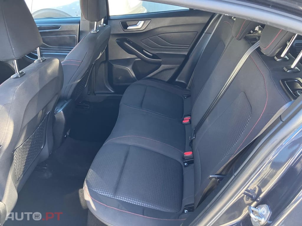 Ford Focus 1.0 EcoBoost Hybrid ST-LINE