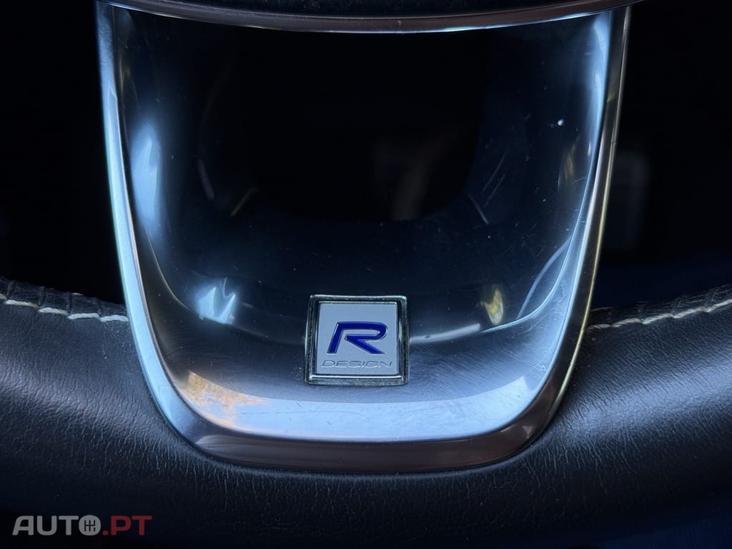 Volvo XC40 2.0 T4 R-Design