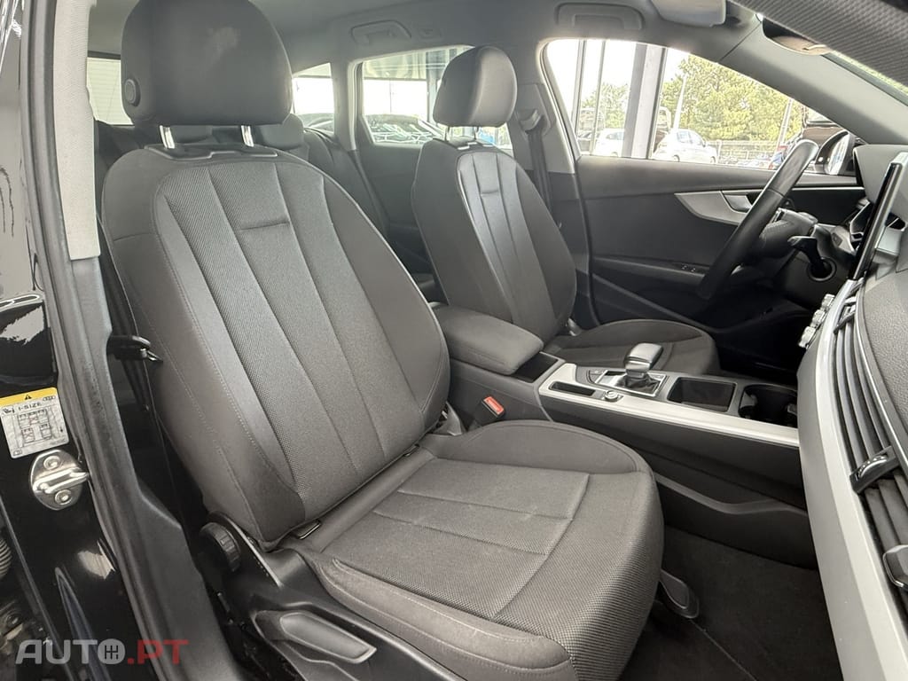 Audi A4 Avant 30 TDI Advanced S tronic — fotografia 22