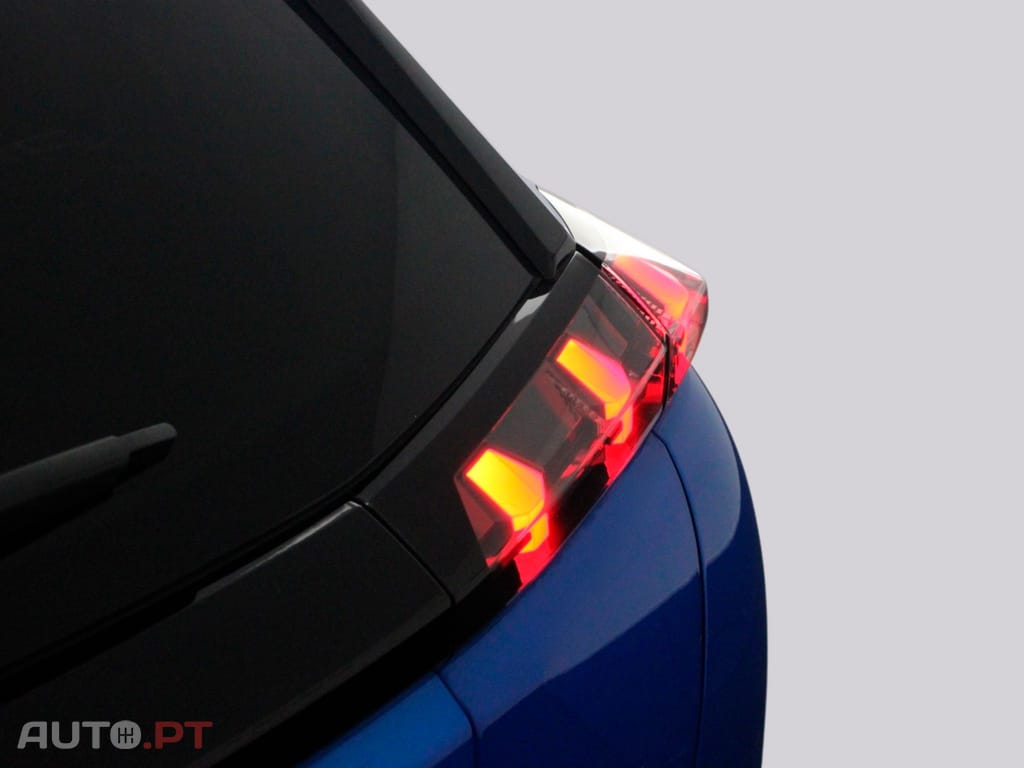 Peugeot E-2008 ALLURE PACK 