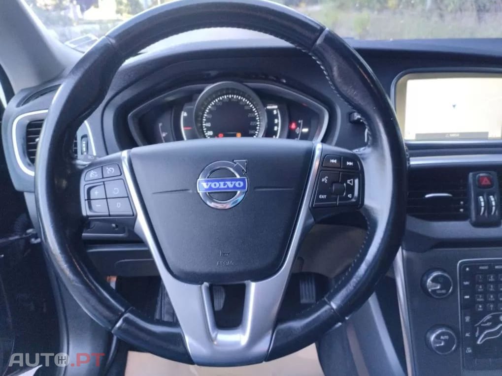 Volvo V40 2.0 D4 R-Design Summum