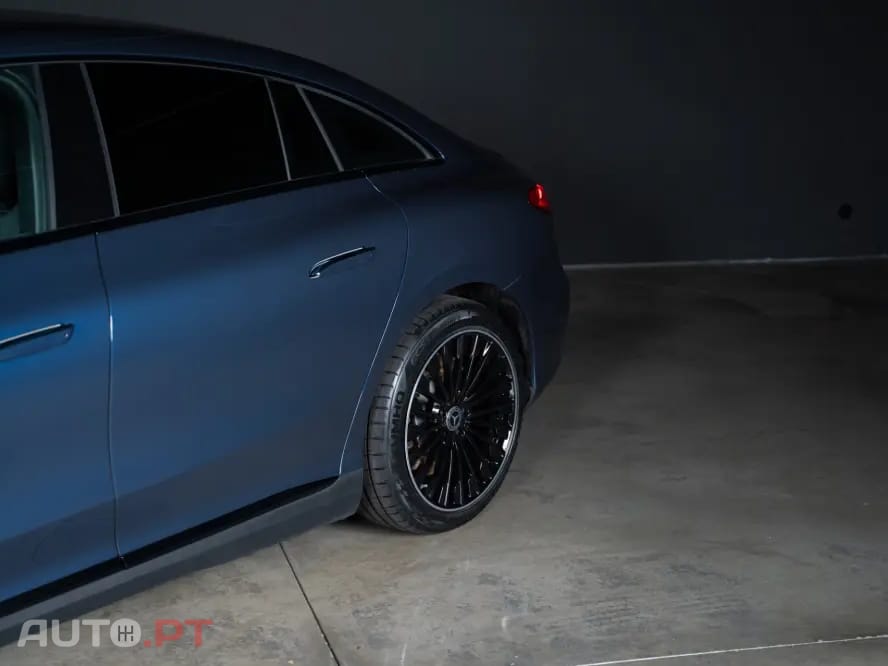 Mercedes-Benz EQE 300 Electric Art