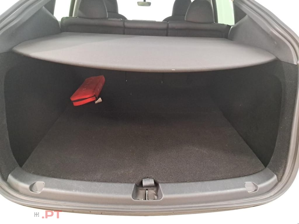 Tesla Model Y Standard RWD