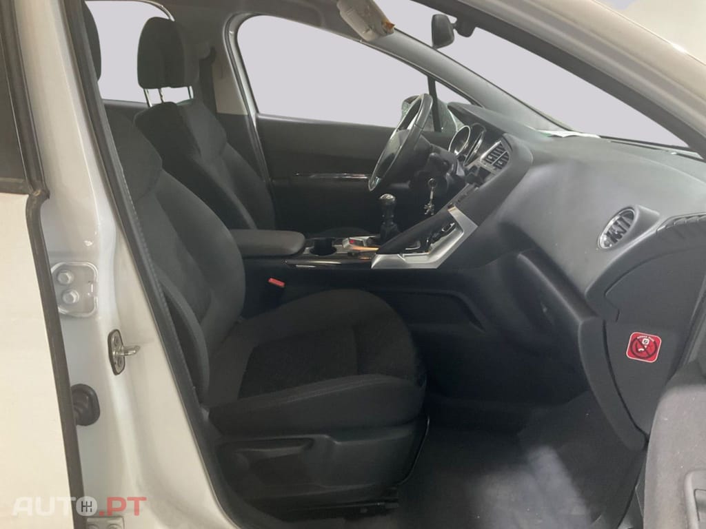 Peugeot 3008 1.2 PureTech Style — fotografia 3