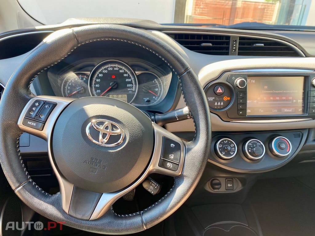 Toyota Yaris Comfort + Pack Style