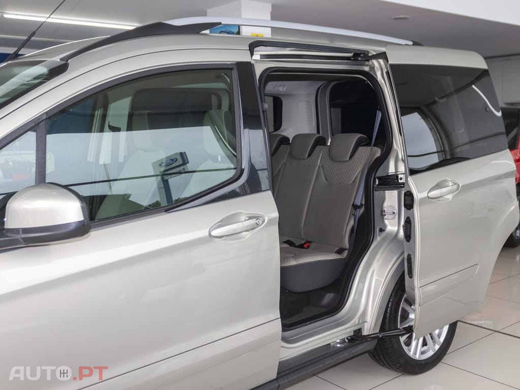 Ford Tourneo 1.0 EcoBoost Titanium