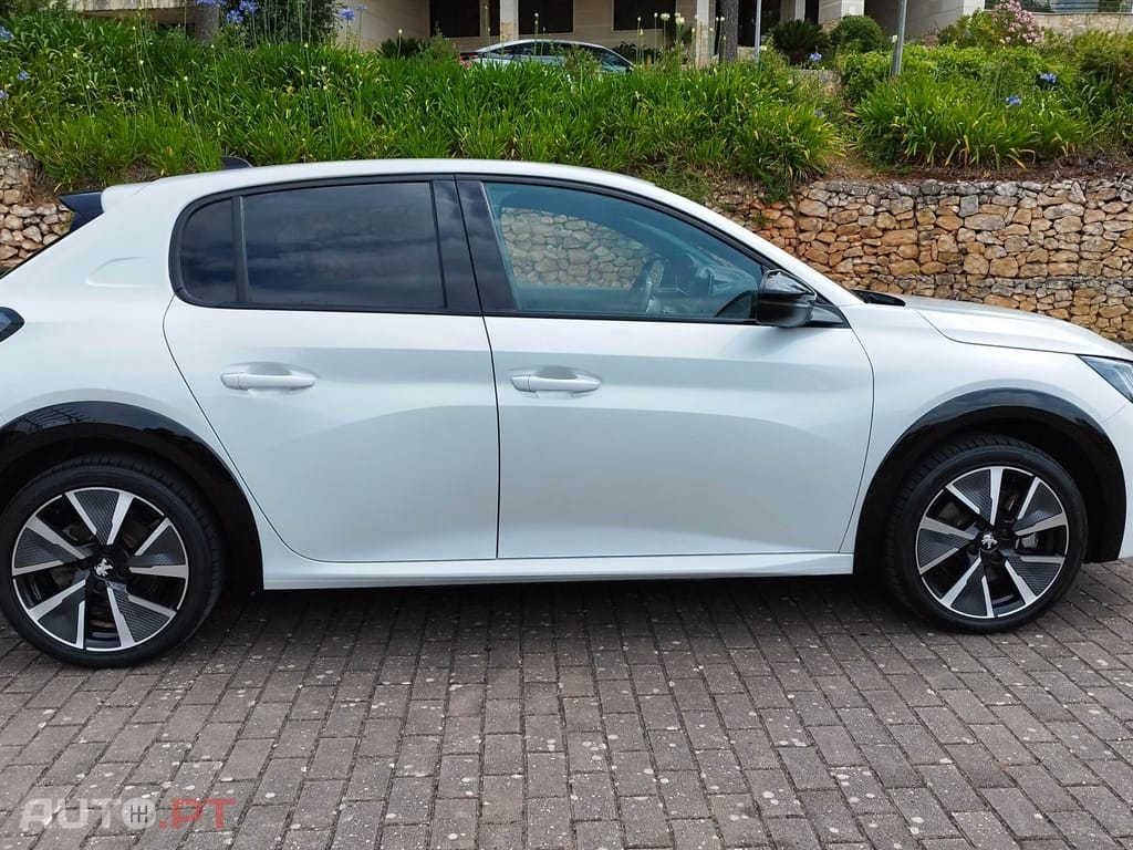 Peugeot E-208 50 kWh GT