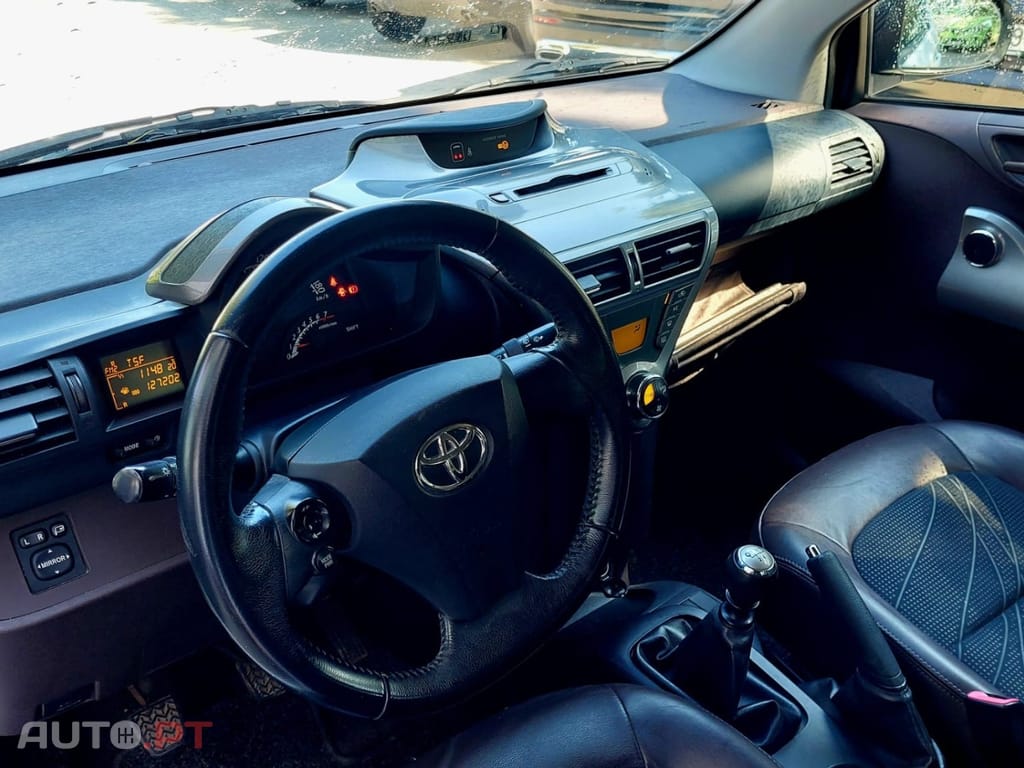 Toyota iQ 1.0 VVT-i