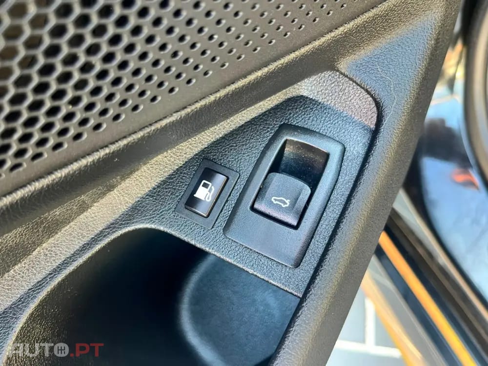 BMW 330 e Pack Desportivo M Auto