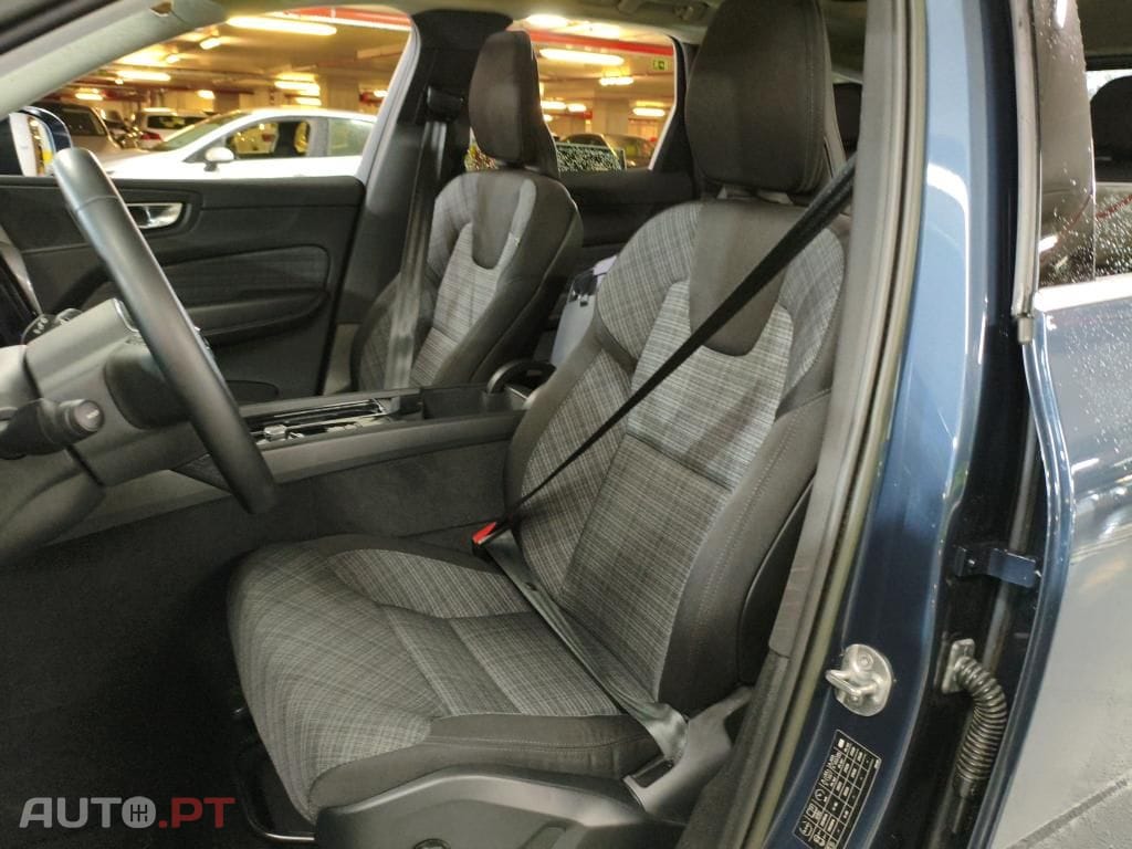 Volvo XC60 2.0 T6 PHEV Core AWD