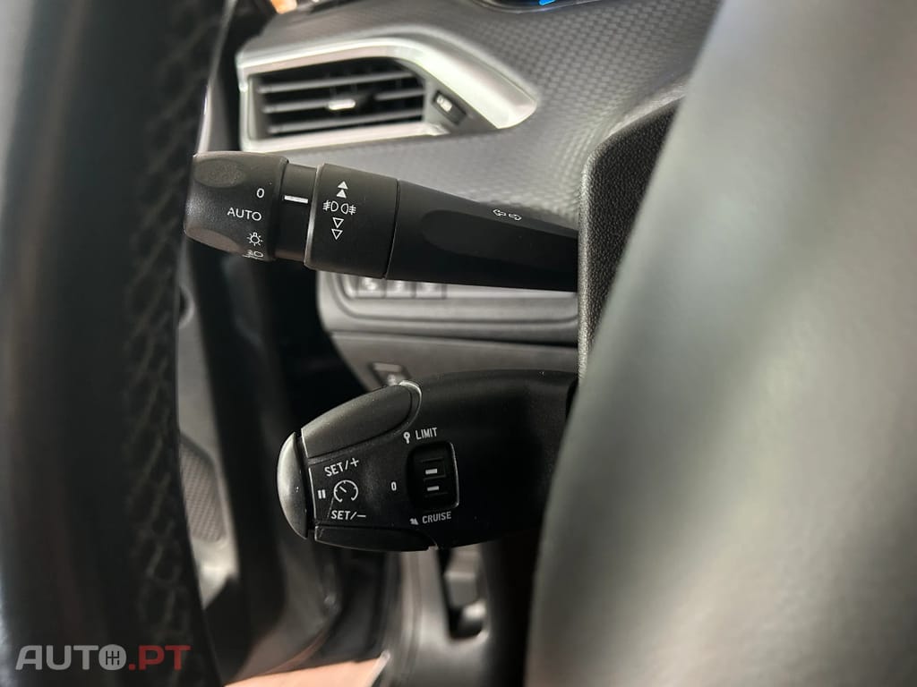 Peugeot 2008 1.2 PureTech Allure