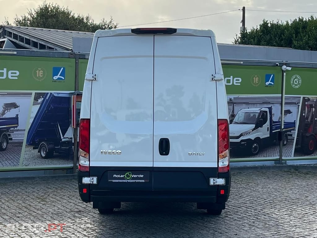 Iveco Daily 3.0  180 CV  L 4 H 2