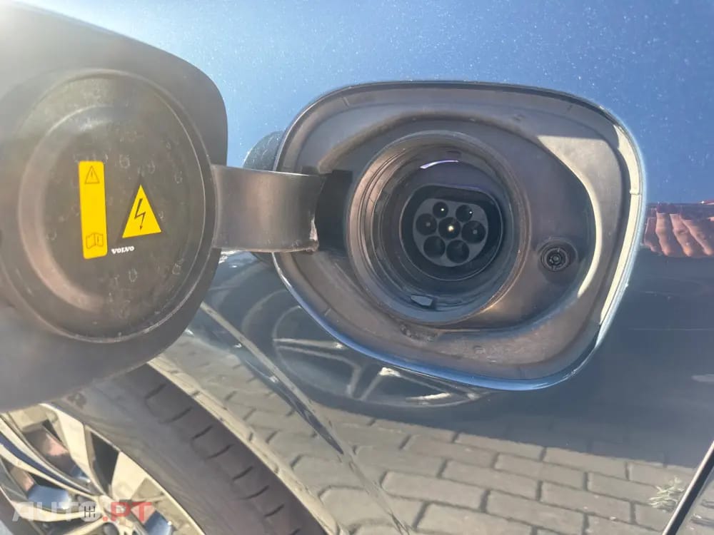 Volvo XC 60 2.0 T6 PHEV Core AWD — fotografia 7