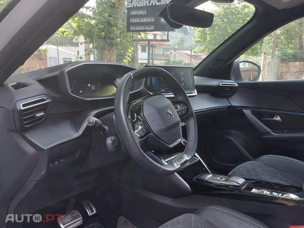Peugeot E-2008 50 kWh GT Pack
