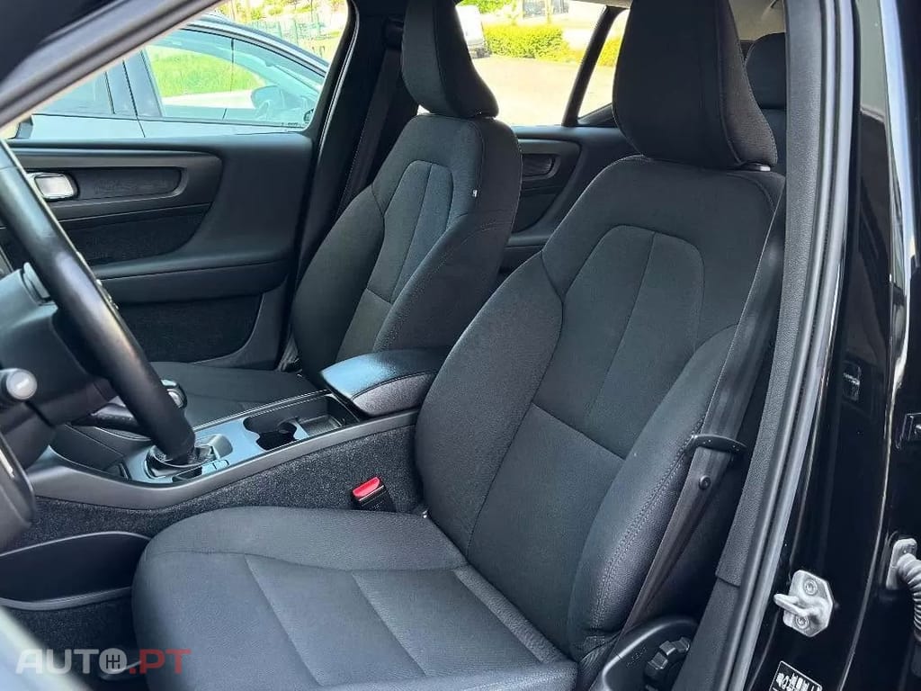 Volvo XC 40 1.5 T2 Momentum Core — fotografia 8