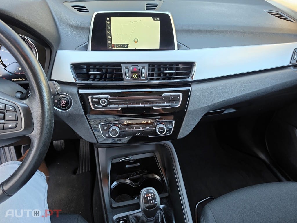 BMW X1 16 d sDrive Advantage — fotografia 12