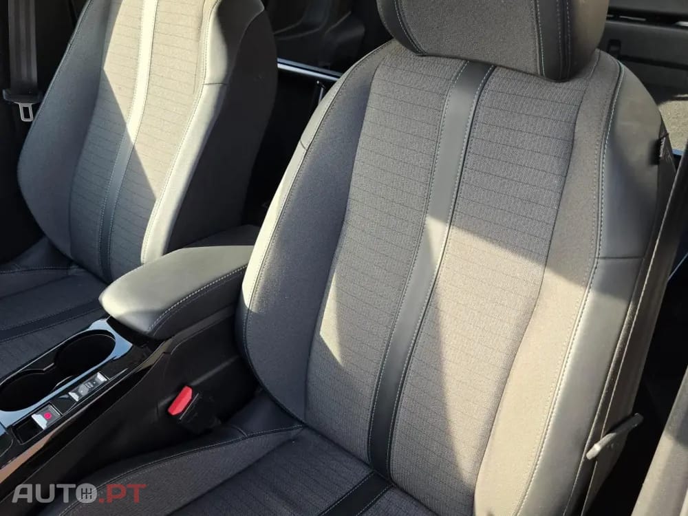 Peugeot E-208 50 kWh Allure ( COMERCIAL )