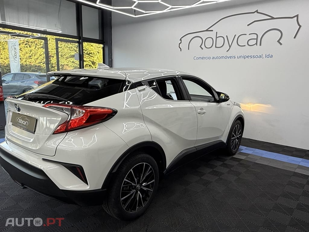 Toyota C-HR 1.8 Hybrid Square Collection