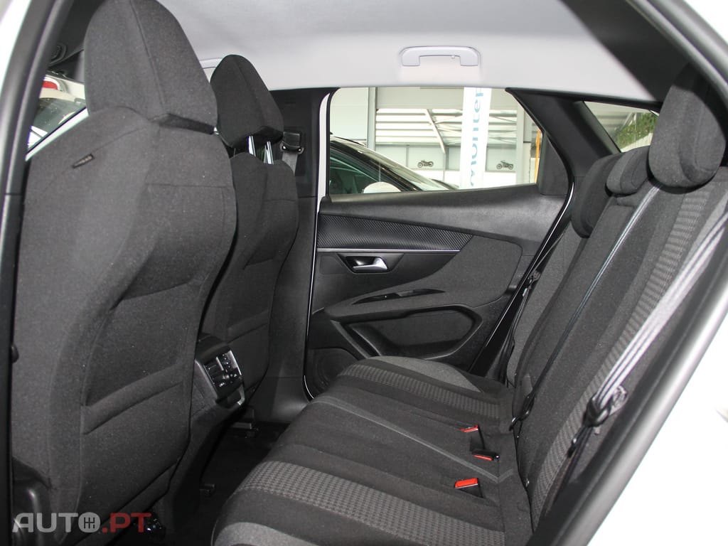 Peugeot 3008 1.5 BlueHDi Active