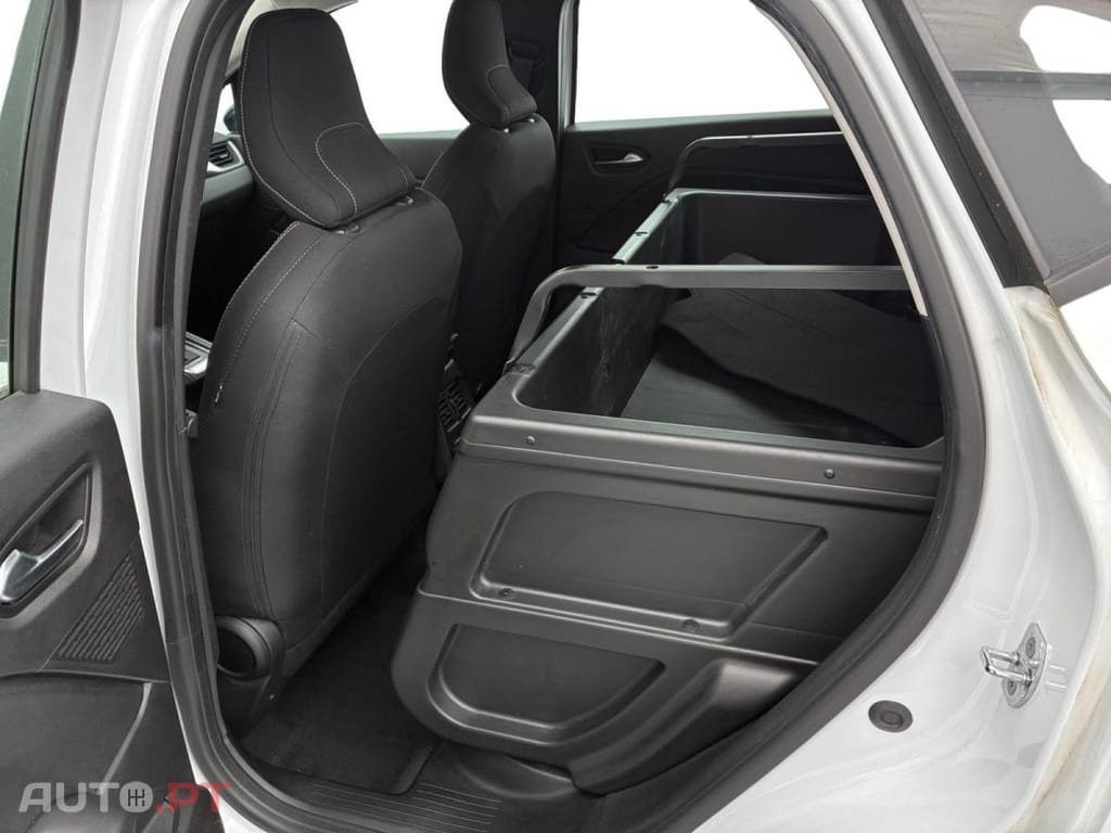 Renault Captur 1.6 E-Tech Business