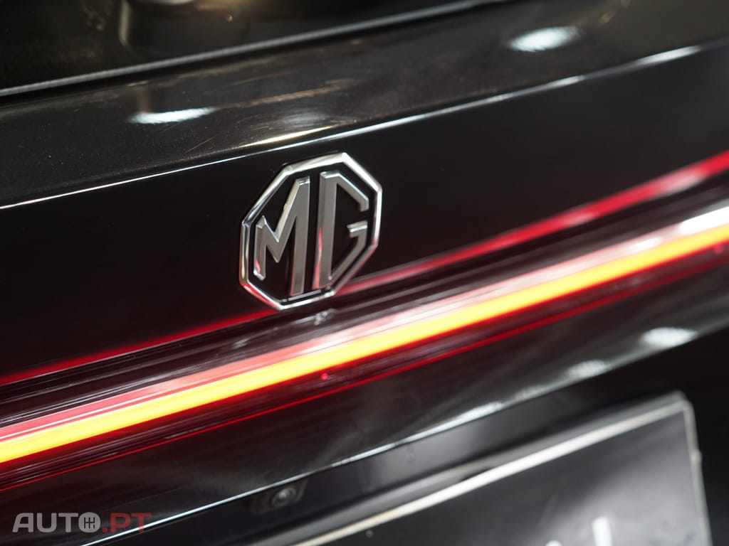 MG HS Luxury