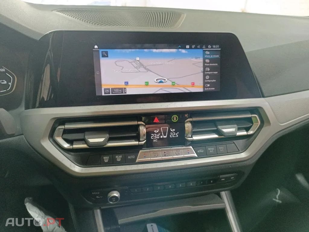 BMW 330 e Touring Auto